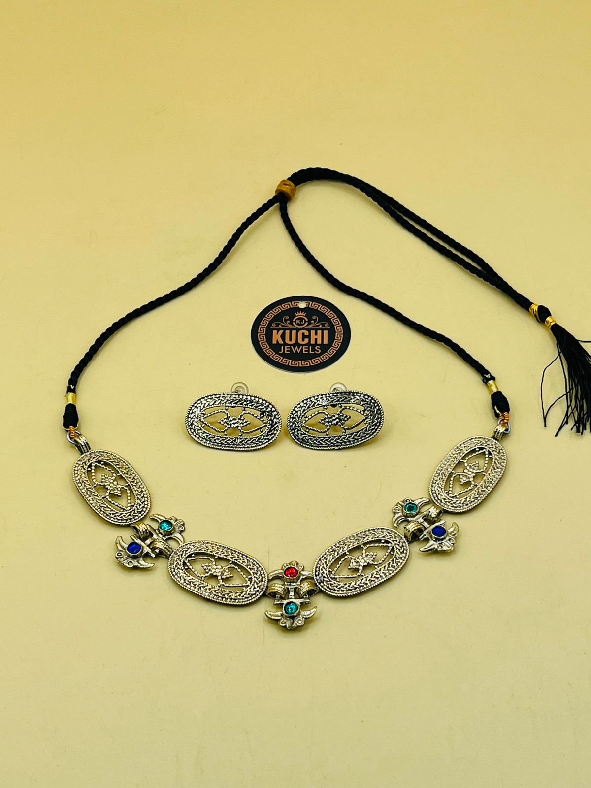 WhatsApp Image 2025-11-21 at 2.13.08 PM Oval Pendant Metal Choker Set - Image 1