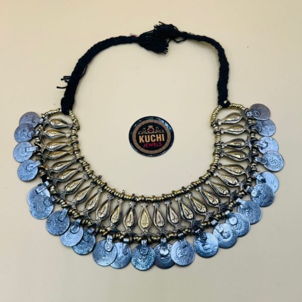 wear it on an afghani girl close neck picture